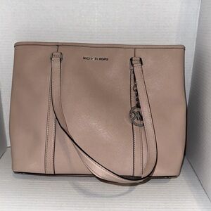 MK tote w laptop compartment